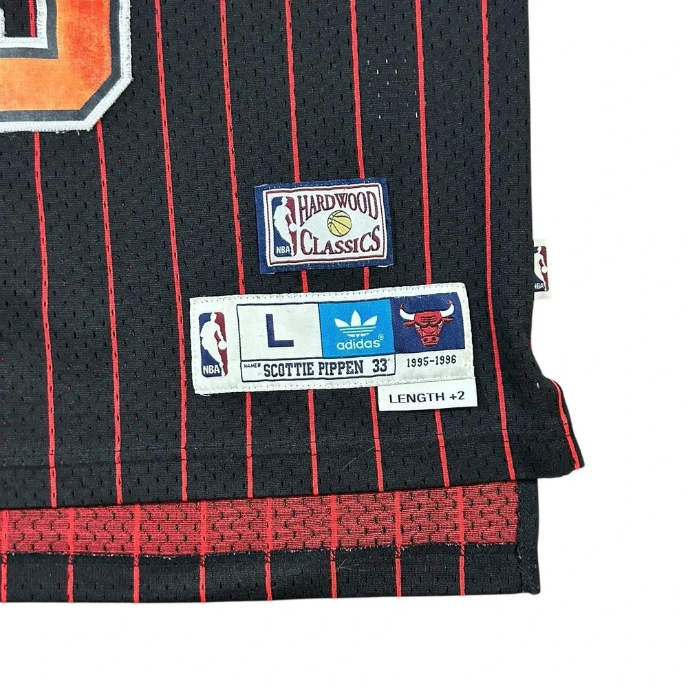 Adidas Chicago Bulls Swingman Size L +2 Mens‎ Scottie Pippen Jersey 95 96 #33